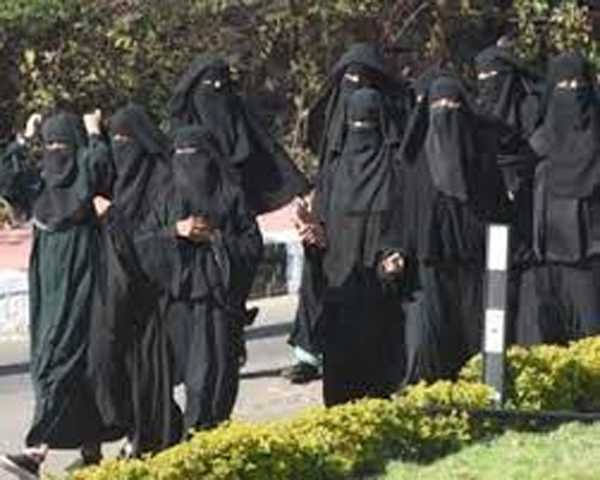 हिजाब विवाद : मप्र में कॉलेज ने हेडस्कार्फ पहनने पर लगाया प्रतिबंध